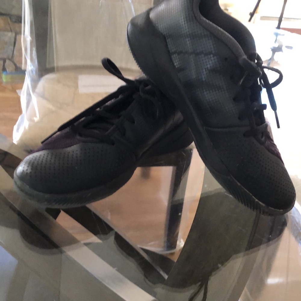 Nike - Picture 2 of 5